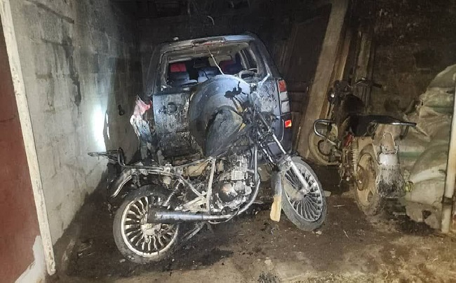 تصاعد الانفلات الأمني في إب.. إطلاق نار على منزل مواطن وإحراق سيارات وانتشار عصابات مسلحة