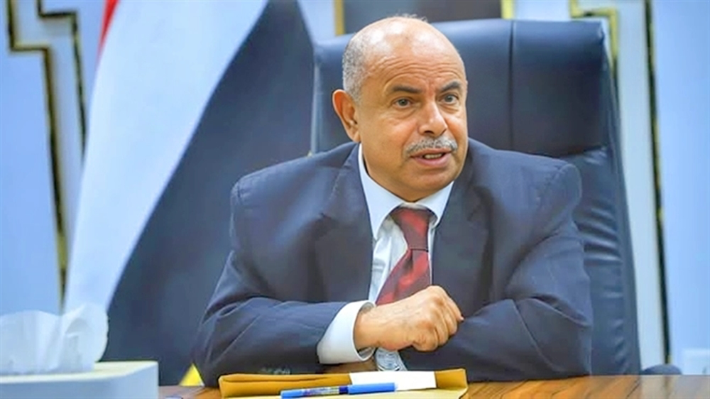 الخنبشي يصدر قراراً بمنع حمل السلاح في حضرموت لتعزيز الأمن والاستقرار