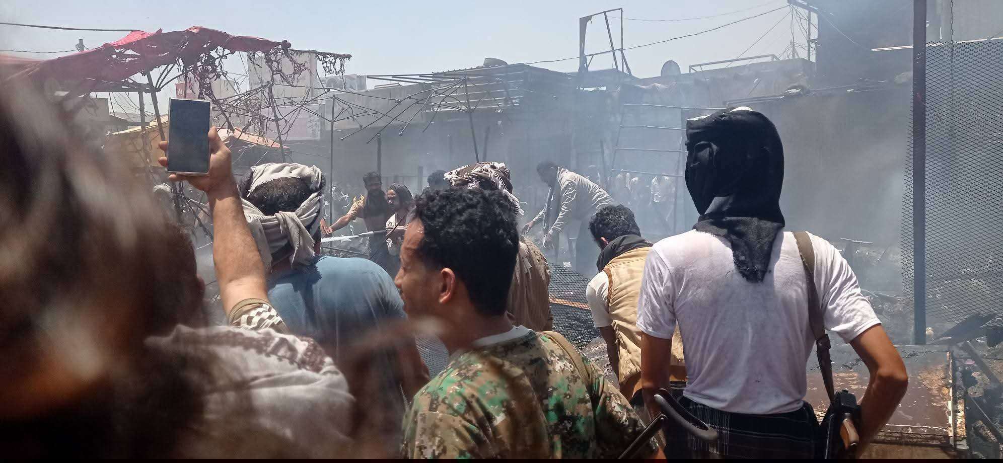 حريق في سوق الفيوش بلحج يسبب خسائر مادية ويثير حالة من الهلع